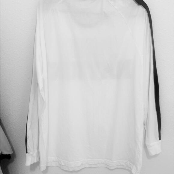 PINK Victoria's Secret Black and White Long Sleeve Tee size large - Picture 4 of 5